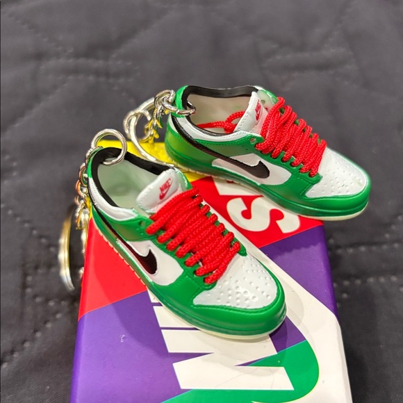 3D Nike Keychains - Picture 2 of 3